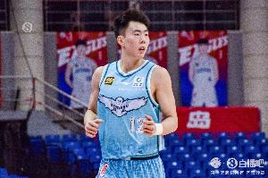 必发APP-直播吧：段昂君本赛季前左手腕就出现骨折 计划近期进行手术治疗