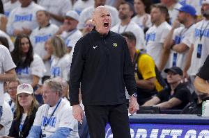 必发-Stein：卡莱尔与步行者达成多年续约合同