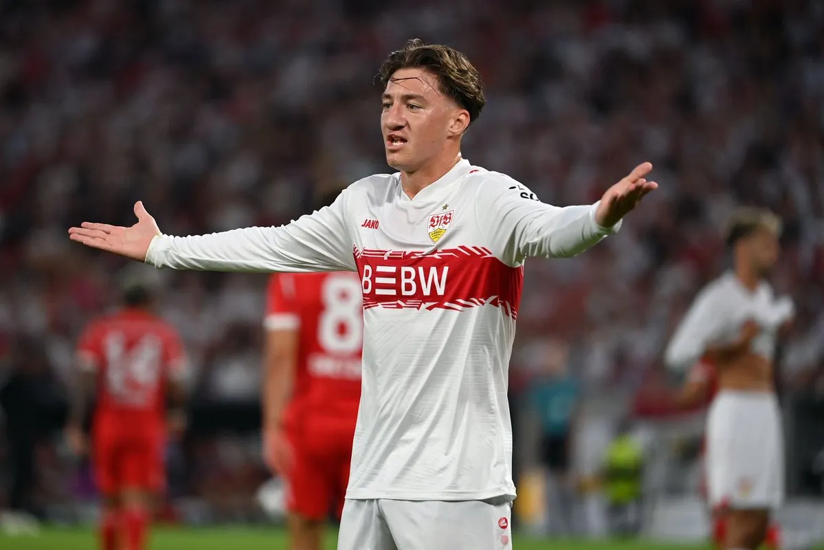 必发官网-砍树！德天空：曼联引进施蒂勒传闻不实，他会留在斯图加特