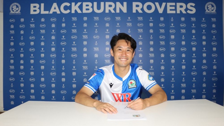 必发-官方：28岁日本国脚森下龙矢从华沙莱吉亚加盟布莱克本，签约三年