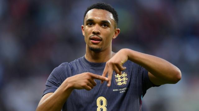 必发入口-三狮后腰谁搭赖斯？索斯盖特和网友都想选阿诺德！