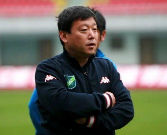 必发-他是十冠王辽足的金左脚，1991年全国联赛最佳射手，孙伟