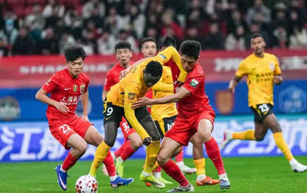 必发体育-低调！徐江盛赞山东泰山最有冠军相，球迷：嘴下留情，海港是冠军